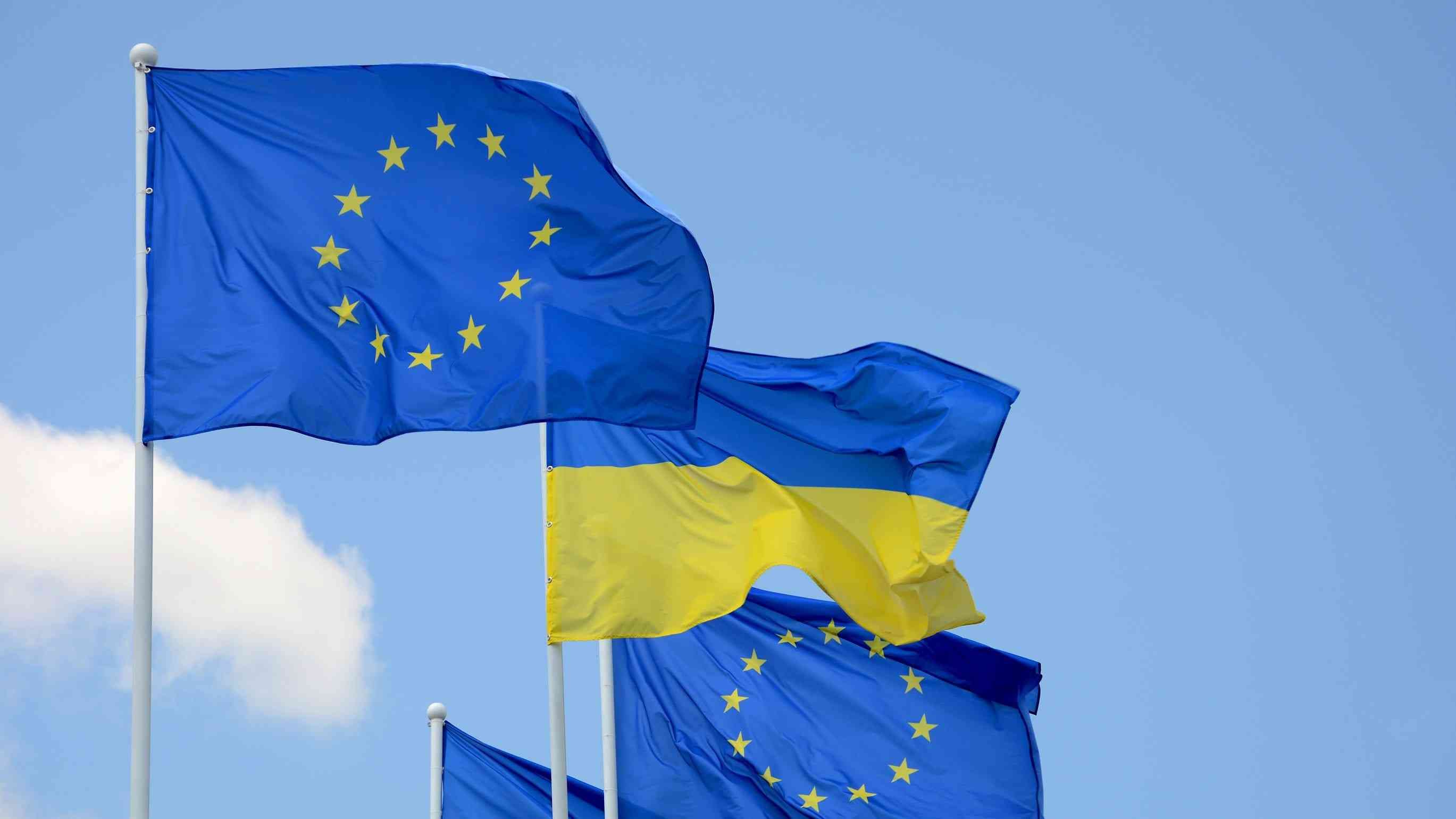 ЕС официально признает Украину кандидатом на вступление: СМИ опубликовали проект решения