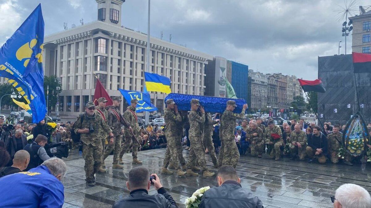 В Киеве прощаются с командиром батальона "Карпатская Сечь" Олегом Куцином