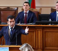 Проєвропейський уряд Болгарії відправляють у відставку: прем'єр звинувачує мафію й Росію