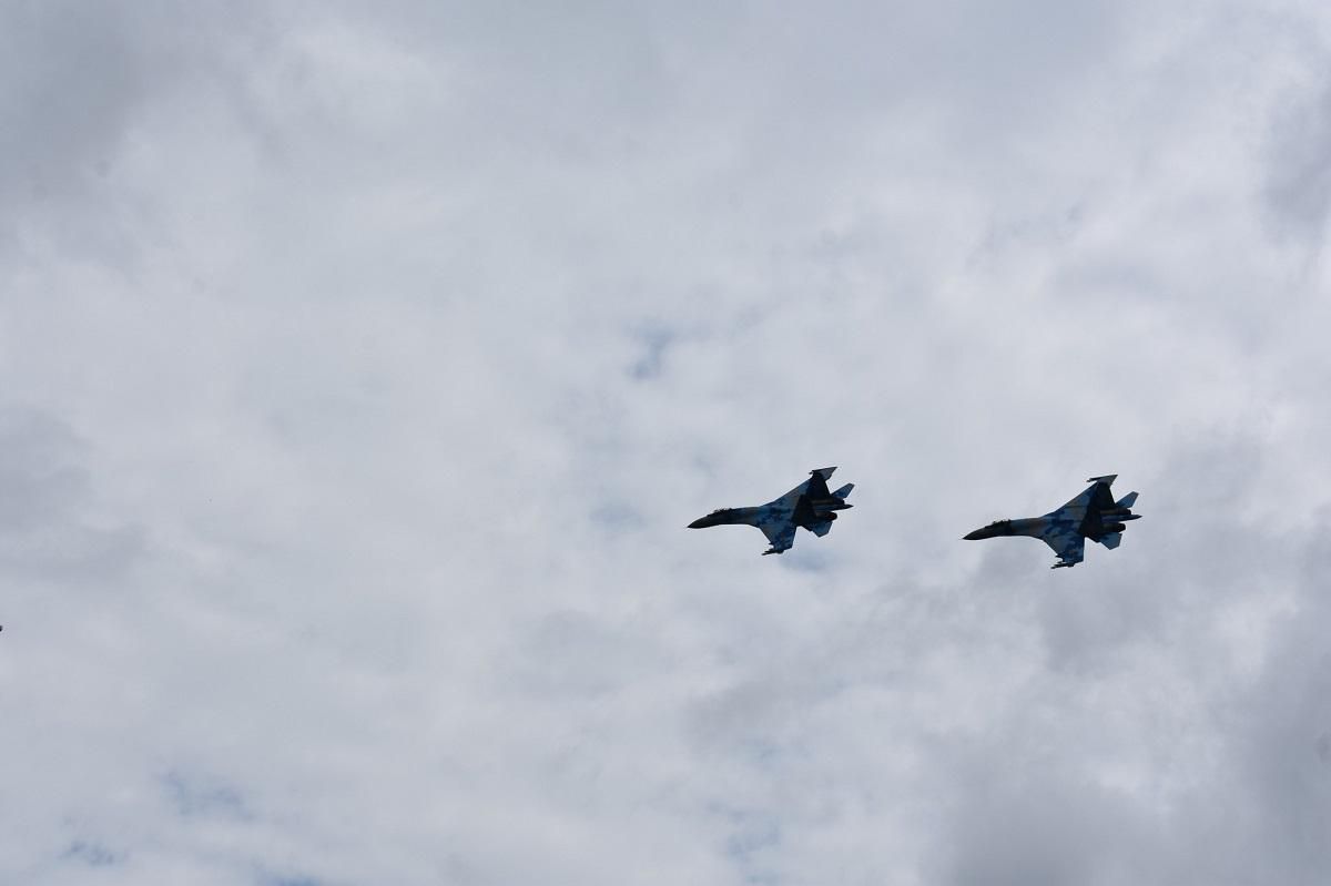 На Донеччині штурмовики Су-25 та бомбардувальники Су-24м кілька разів били по ворогу - 24 Канал На Донеччині штурмовики Су-25 та бомбардувальники Су-24м кілька разів били по ворогу - 24 Канал