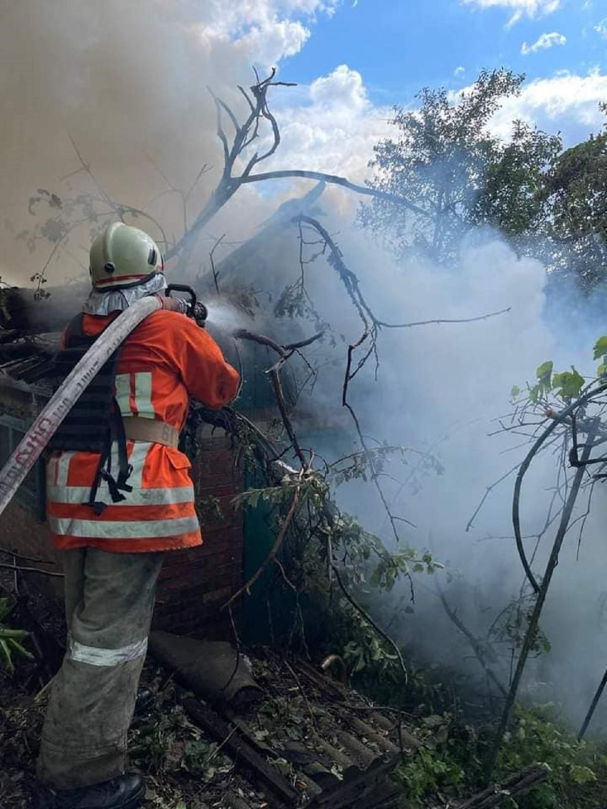 Пішло понад 108 годин: рятувальники загасили вогонь на нафтобазі у Новомосковському районі Пішло понад 108 годин: рятувальники загасили вогонь на нафтобазі у Новомосковському районі
