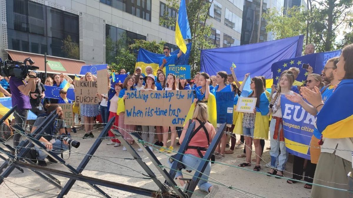 Украина – это Европа: под зданием Совета ЕС проходит митинг в поддержку кандидатства