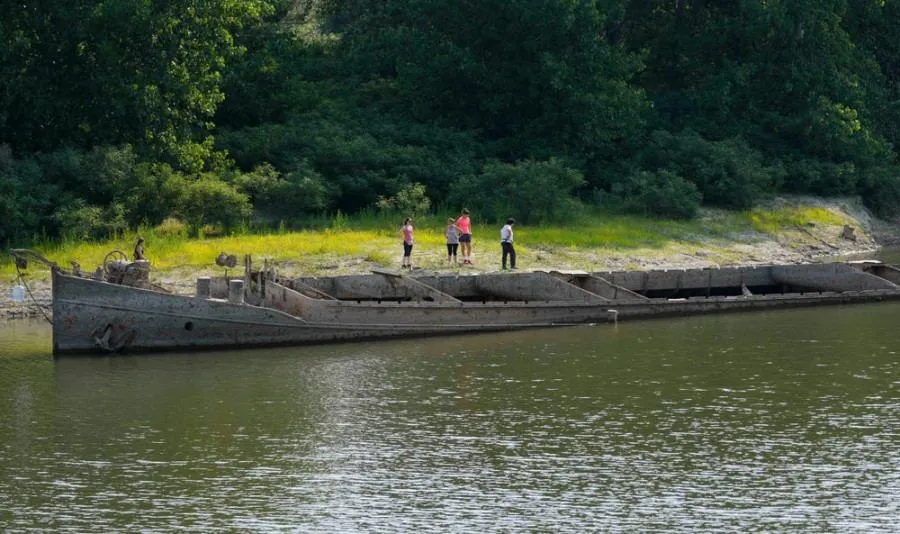 Баржа Зібелло з іншого ракурсу Баржа Зібелло з іншого ракурсу