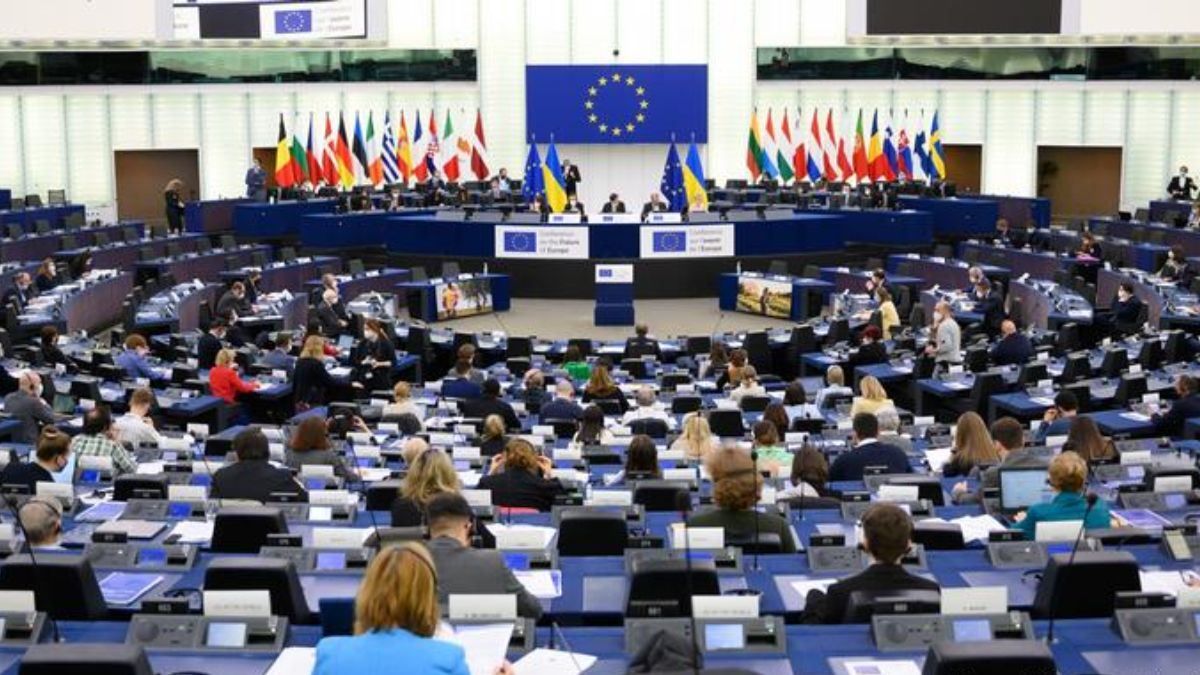 Європарламент підтримав надання Україні та Молдові статусу кандидатів у ЄС Європарламент підтримав надання Україні та Молдові статусу кандидатів у ЄС