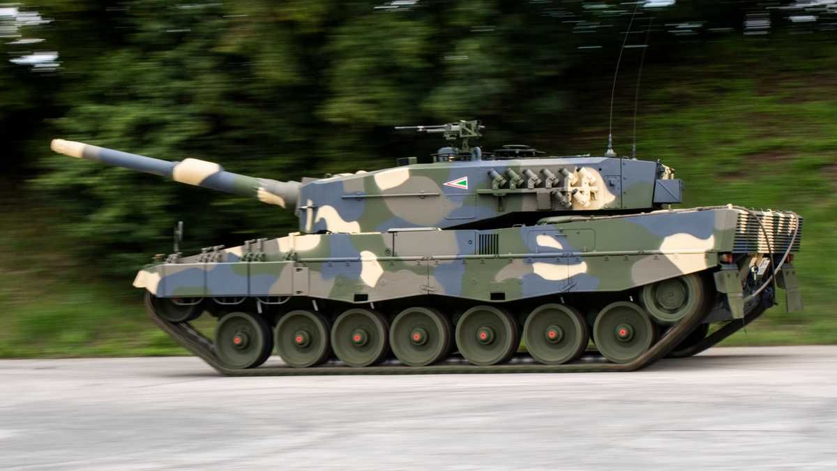 В "Повернись живим" сказали, сколько стоит купить танк для ВСУ