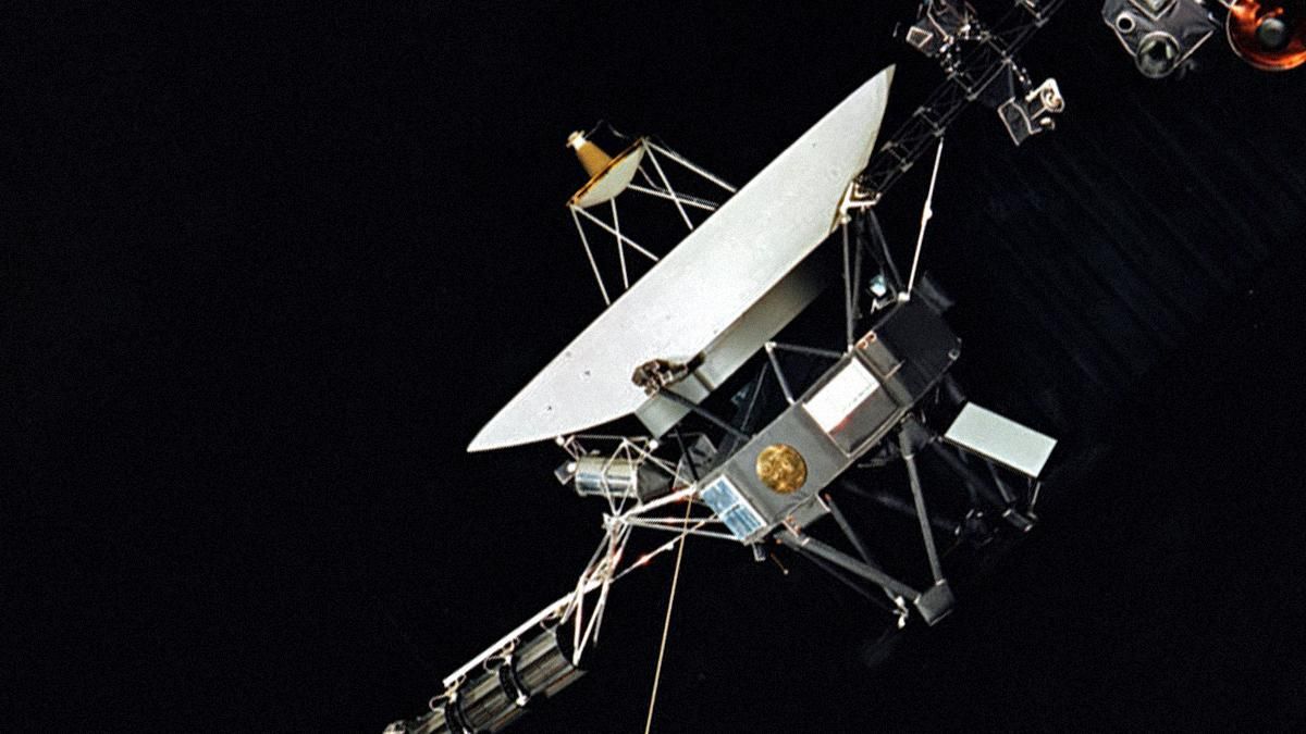 NASA начало выключать оборудование "Вояджеров", которые сейчас находятся за пределами Солнечной системы - Техно
