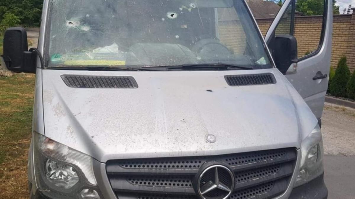 "Щодня привозили хліб і ліки": на Херсонщині окупанти обстріляли авто волонтерів