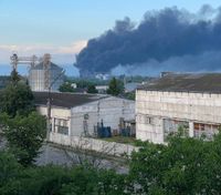 Ворожі військові склади вибухають в окупованому Сватовому: епічне відео