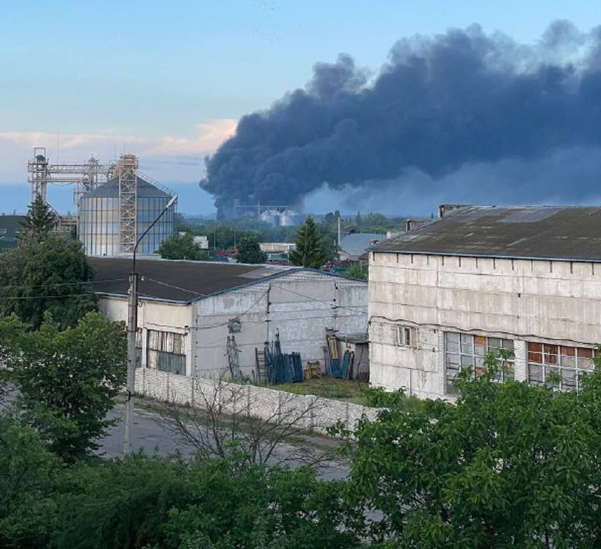 Вражеские военные склады взрываются в оккупированном Сватово: эпическое видео