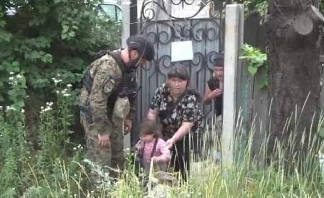 Тиха евакуація з Лисичанська продовжується, звідти вивозять дітей, – Гайдай