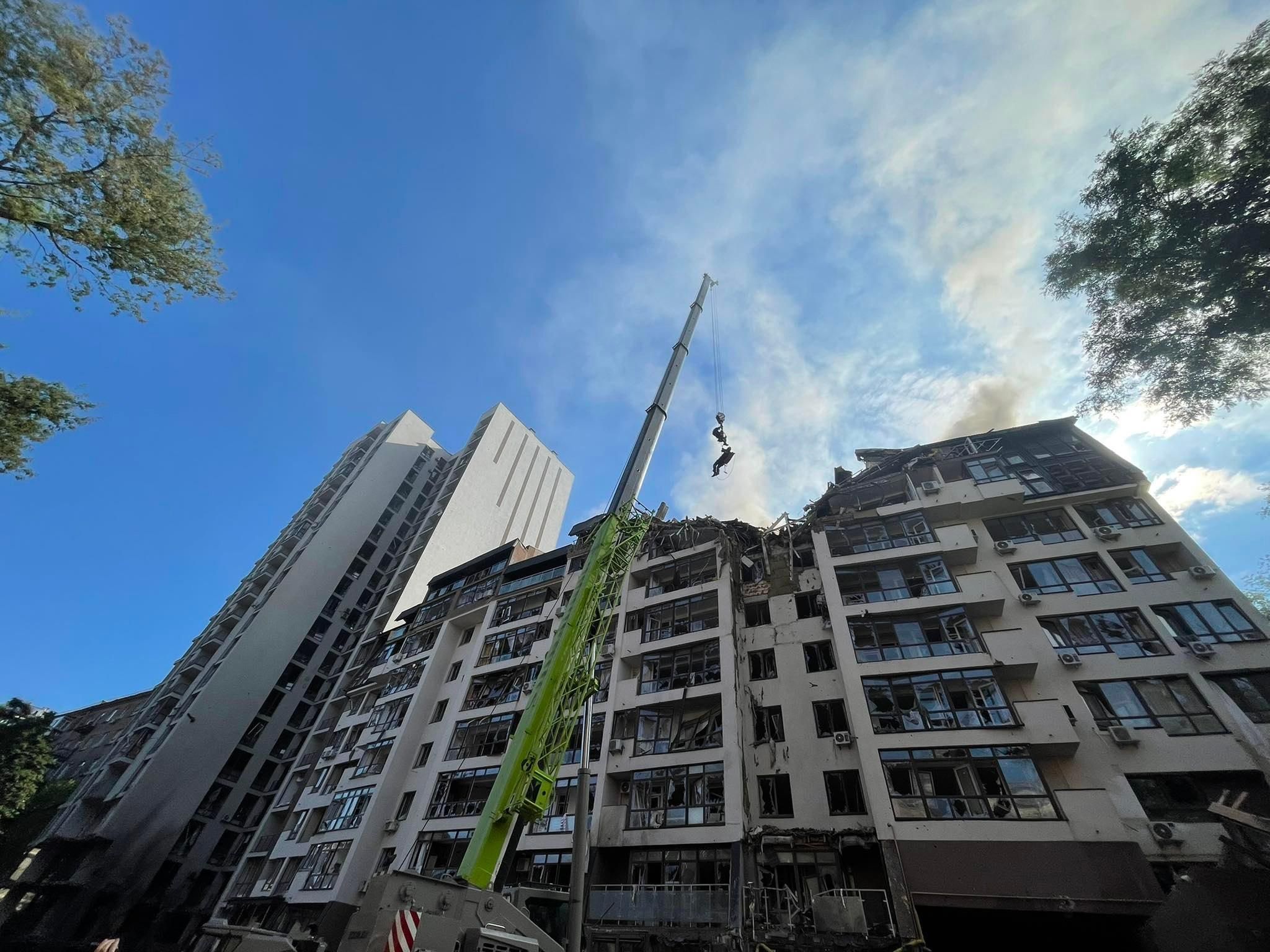 В результате утренних взрывов в Киеве резко снизилось давление воды в сети В результате утренних взрывов в Киеве резко снизилось давление воды в сети