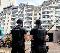 Рятувальники вже дістали 3 людей з-під завалів у Києві, – поліція