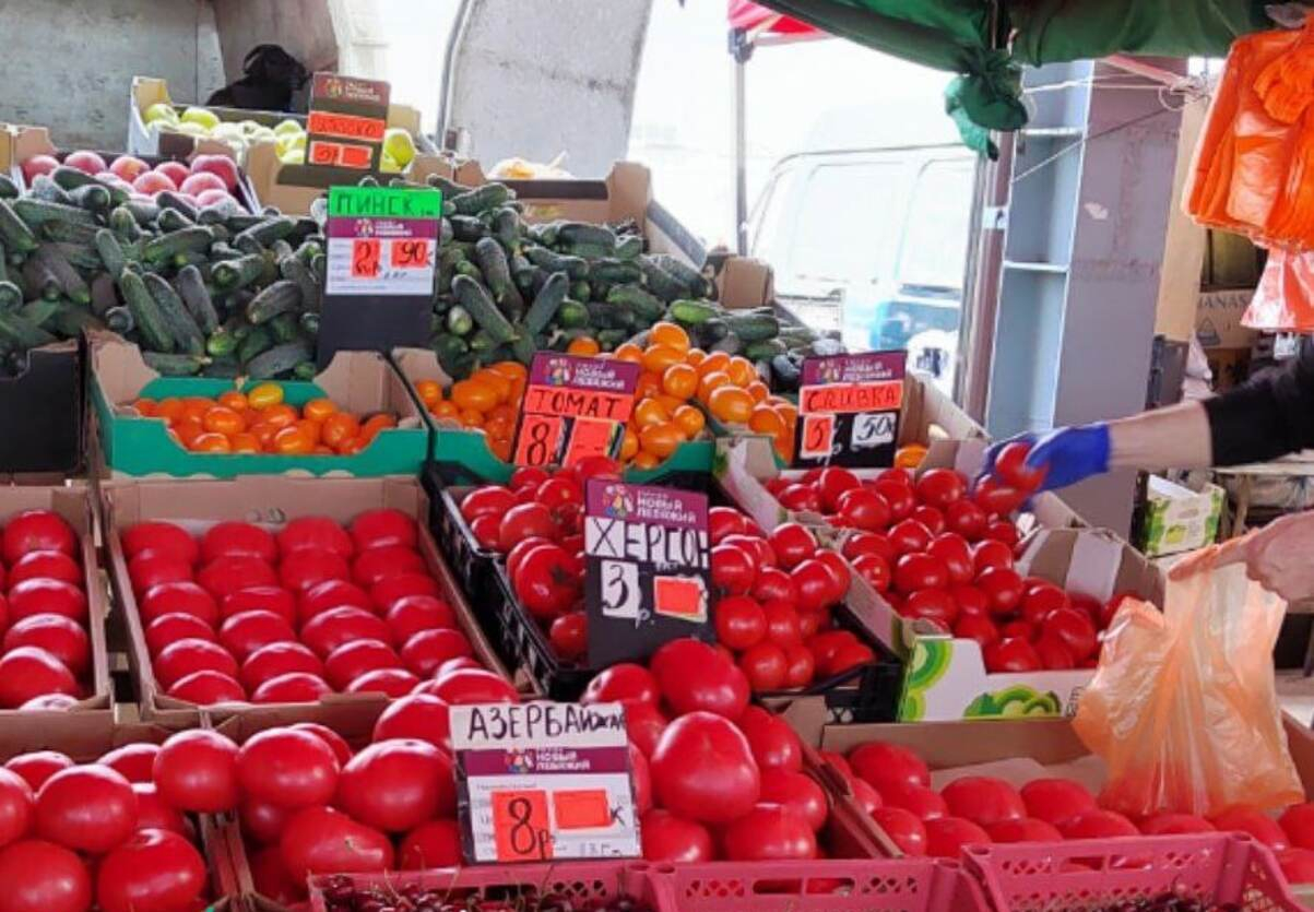 На рынках Беларуси появились ворованные черешня и помидоры из оккупированных Мелитополя и Херсона