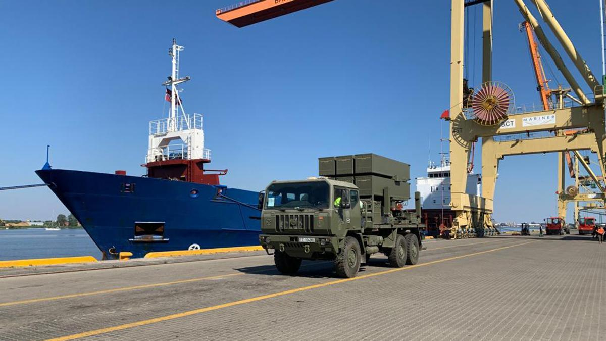 Из-за российской угрозы: в Латвии развернули испанские ЗРК NASAMS Из-за российской угрозы: в Латвии развернули испанские ЗРК NASAMS