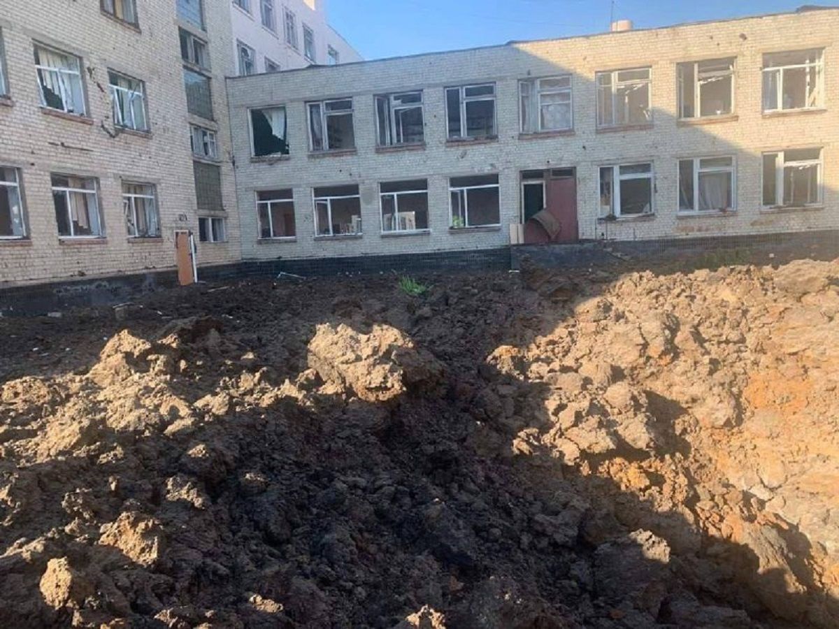 Вночі росіяни обстріляли школу на Харківщині: за добу в області є загиблі та поранені