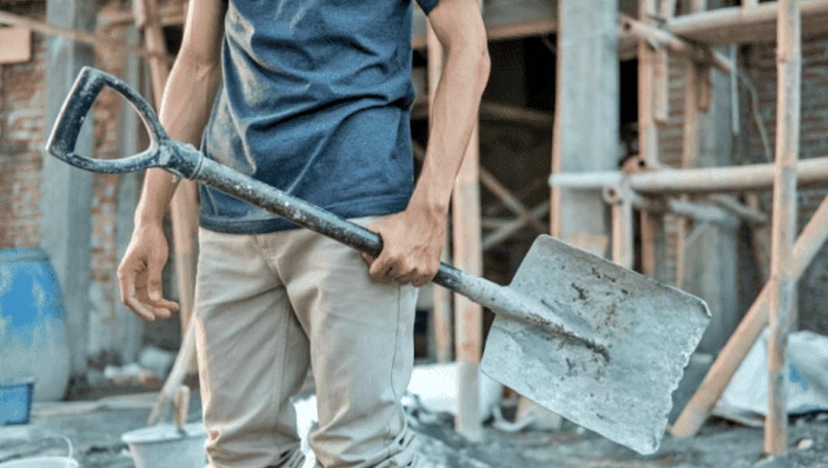 Не лише безробітні: кого можуть залучати до суспільно-корисних робіт під час війни Не лише безробітні: кого можуть залучати до суспільно-корисних робіт під час війни