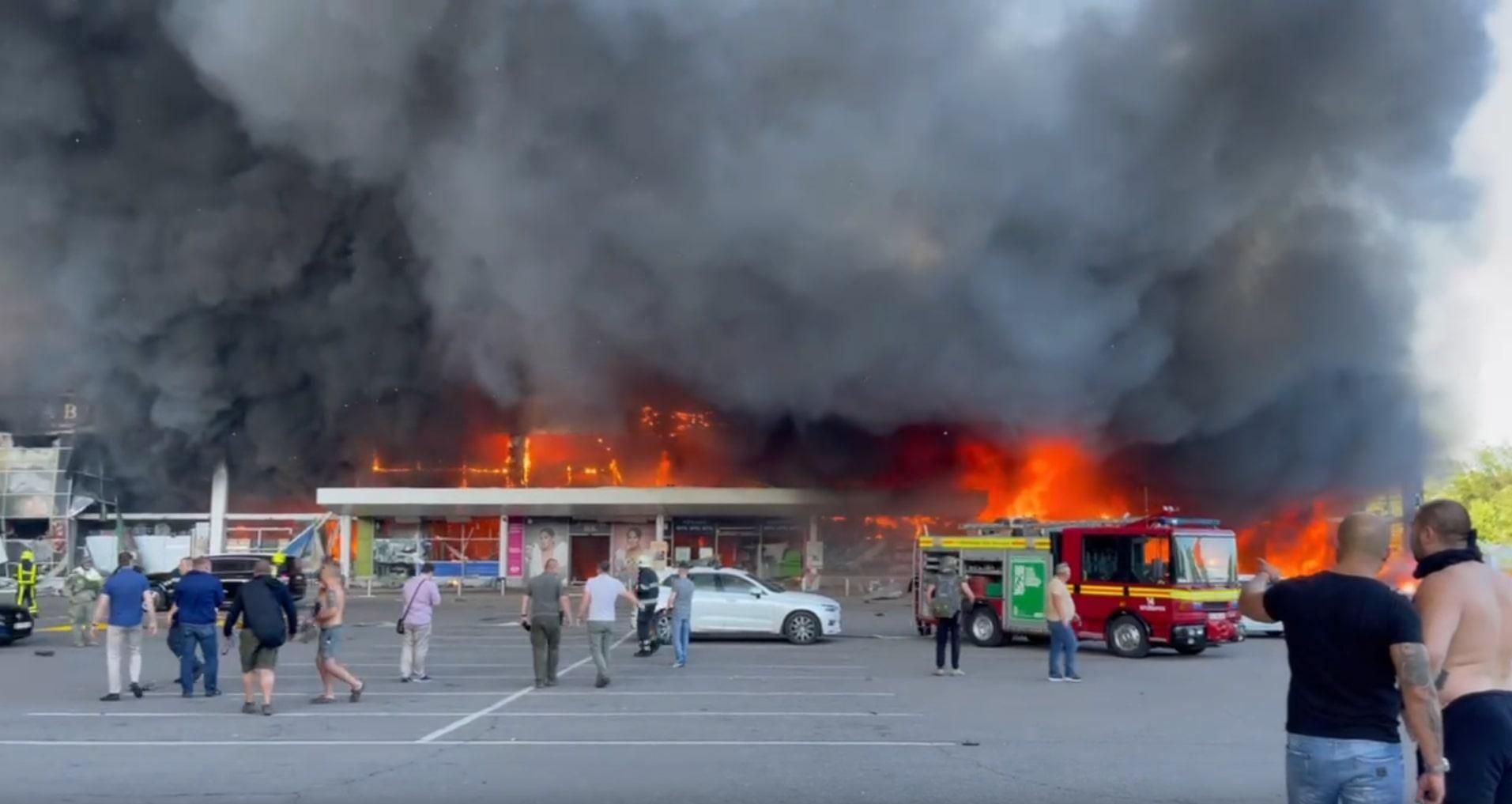 Удар по ТРЦ в Кременчуку – окупанти брешуть про удар по заводу