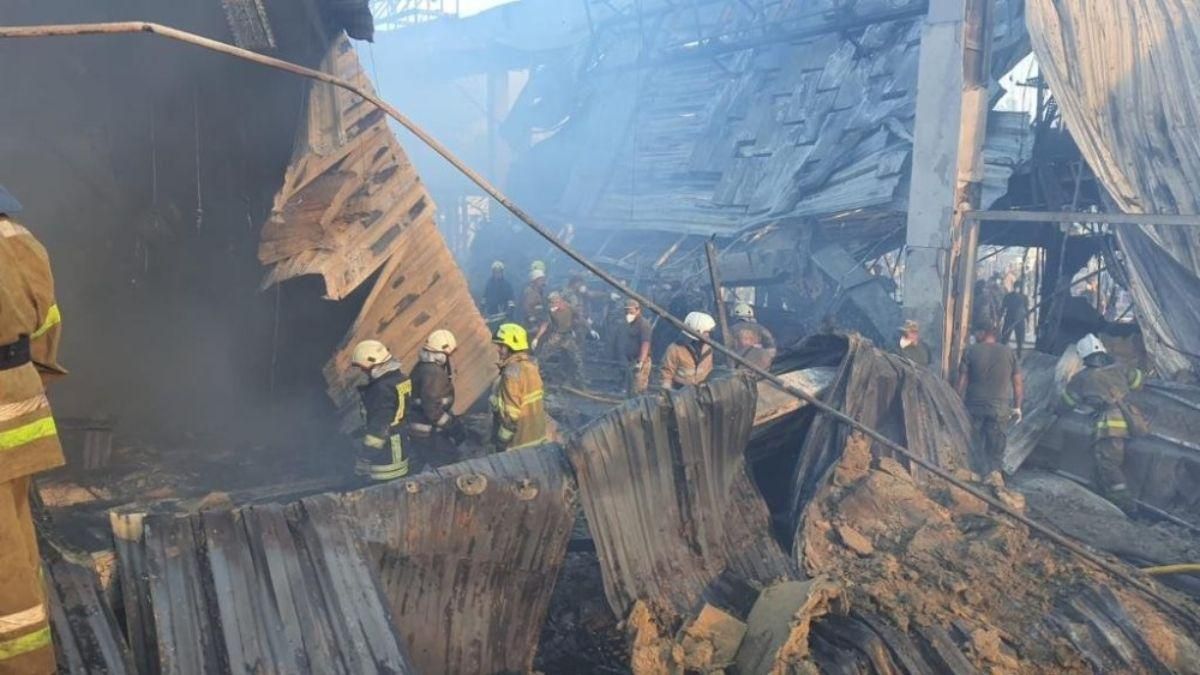 Одна жертва скончалась в больнице, травмировались 59 человек, – ГСЧС об обстреле Кременчуга Одна жертва скончалась в больнице, травмировались 59 человек, – ГСЧС об обстреле Кременчуга