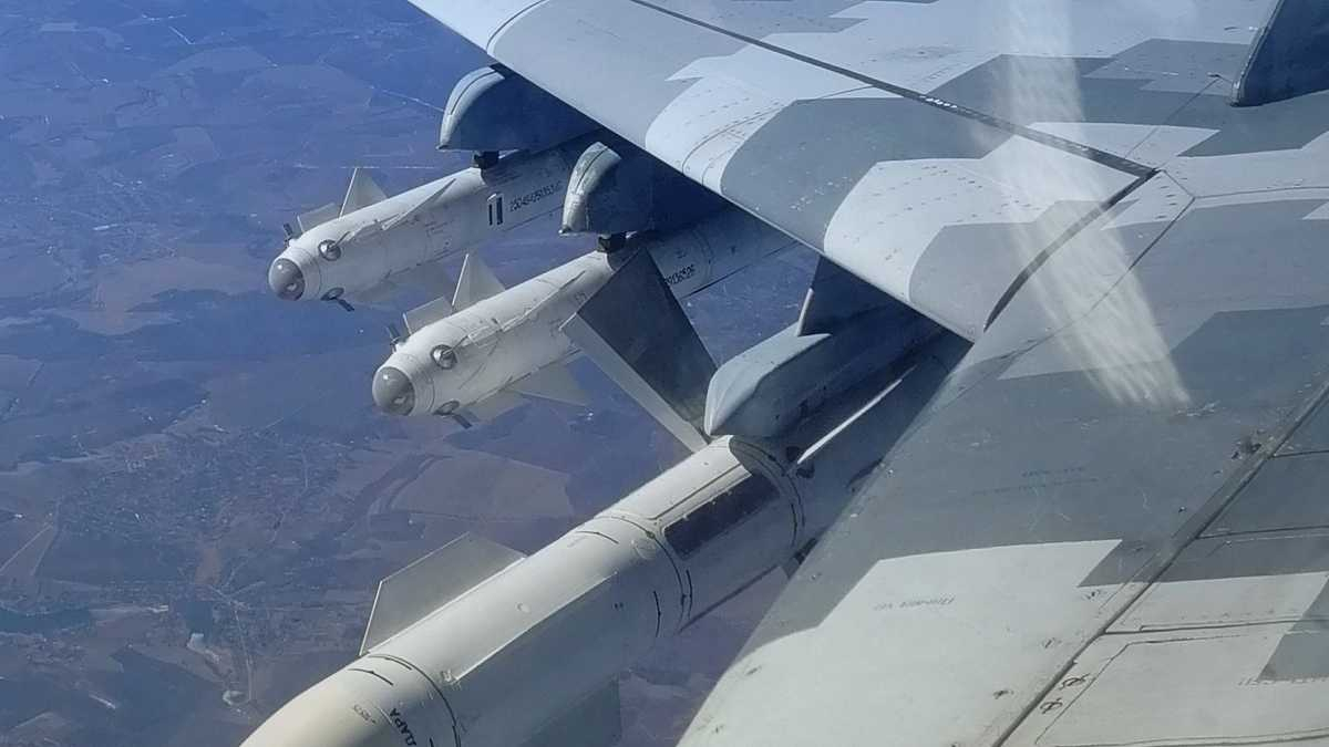 20 боевых вылетов: авиация ВСУ накрыла 2 ротные тактические группы и склад боеприпасов России