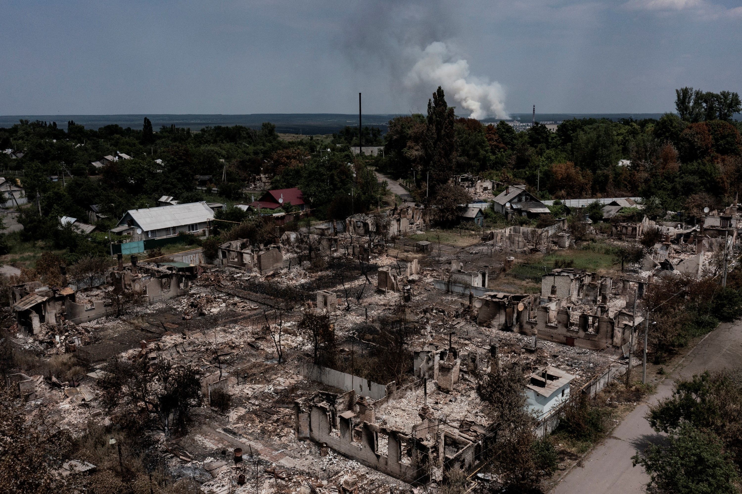 Росіяни продовжують нищити Лисичанськ: зруйновано насосні станції, мости, тунель