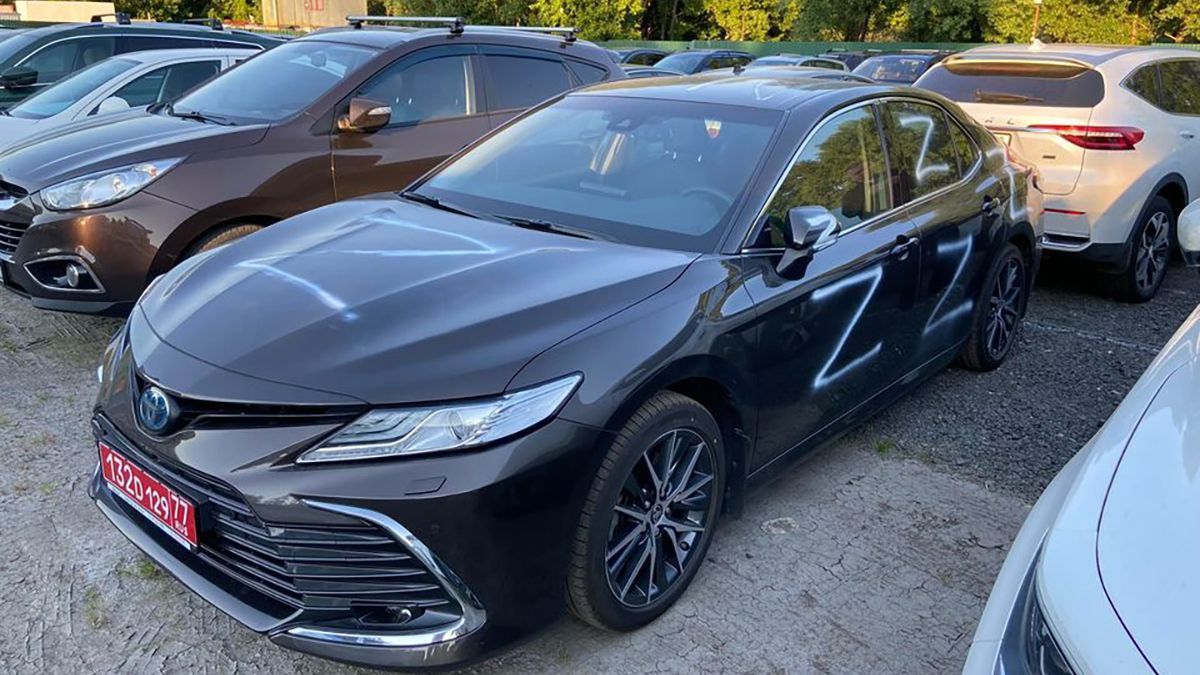 У Москві автомобіль співробітника посольства Литви розмалювали літерами Z У Москві автомобіль співробітника посольства Литви розмалювали літерами Z