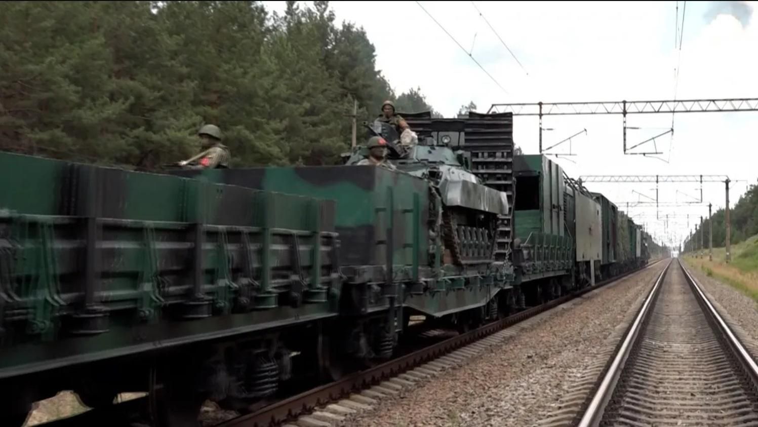 Росіяни розробили бронепоїзд "Єнисей" зі вкрадених на Харківщині тепловозів Росіяни розробили бронепоїзд "Єнисей" зі вкрадених на Харківщині тепловозів