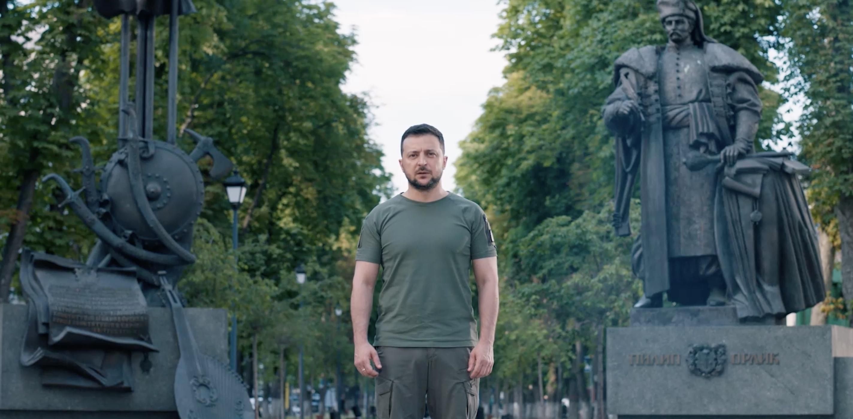 Несокрушимые граждане несокрушимой страны: Зеленский поздравил украинцев с Днем Конституции Несокрушимые граждане несокрушимой страны: Зеленский поздравил украинцев с Днем Конституции