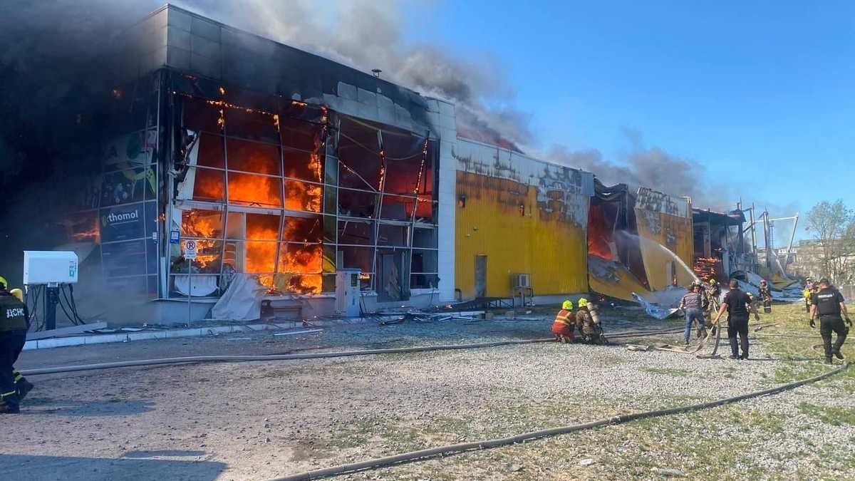 "Можливо, триватиме кілька днів": у Кременчуці продовжують розбір завалів