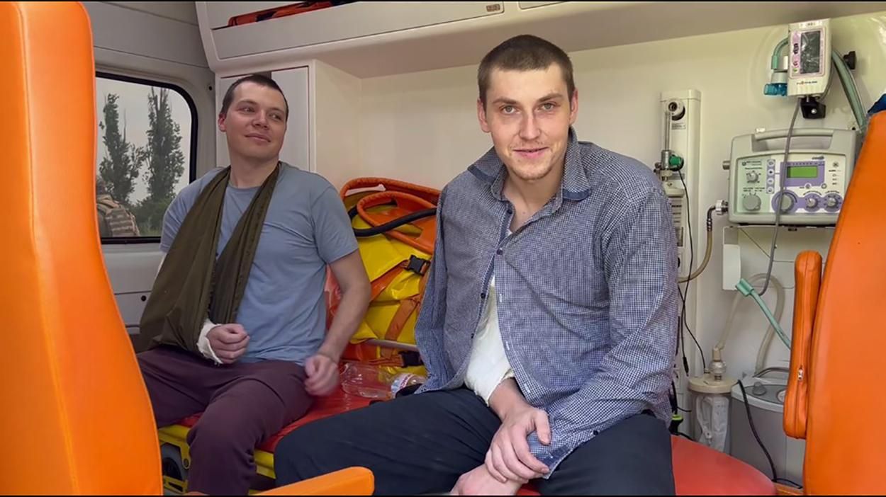 Из российского плена освобождены 17 украинцев: пятеро военных тяжело ранены Из российского плена освобождены 17 украинцев: пятеро военных тяжело ранены