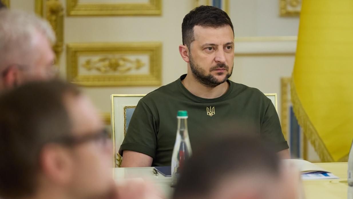 Володимир Зеленський провів нараду щодо членства України в ЄС Володимир Зеленський провів нараду щодо членства України в ЄС