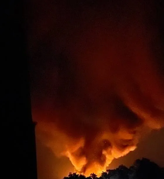 Пожежа від обстрілів Харкова / Фото очевидців Пожежа від обстрілів Харкова / Фото очевидців