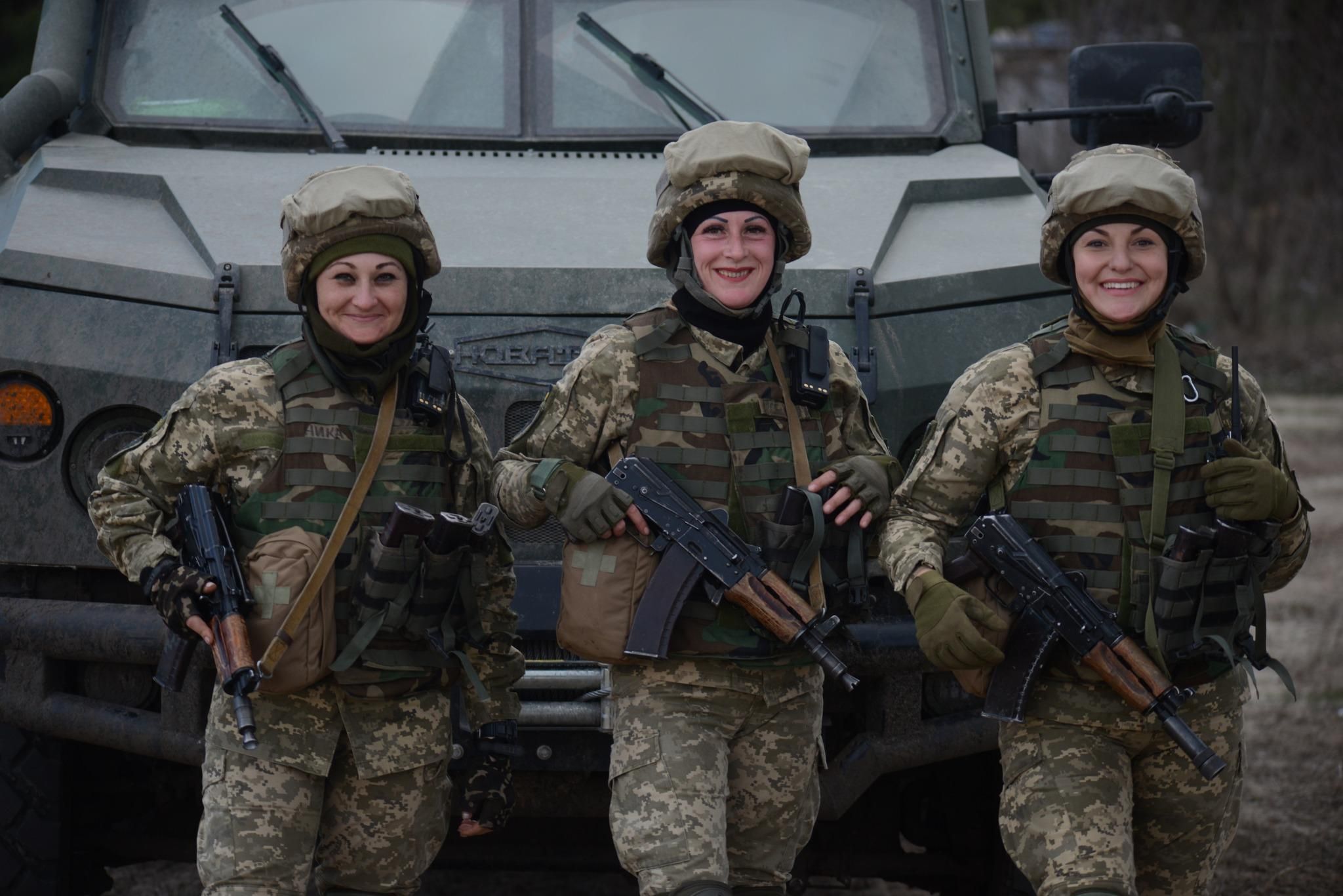 Мобілізація жінок в Україні - чи призиватимуть до армії жінок - РНБО про поширені міфи