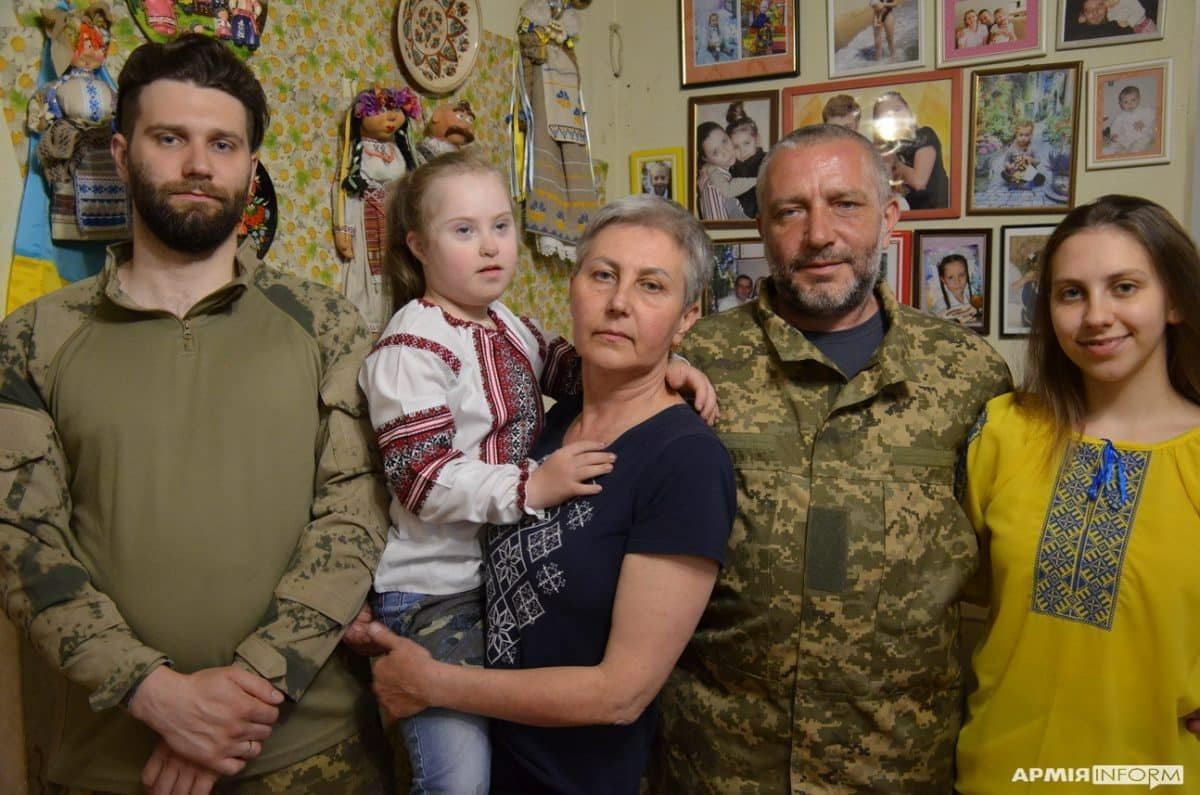 Семья, которая защищает Украину вместе