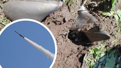 Росіяни вдарили ракетою по околицях Дніпра: спалахнула пожежа