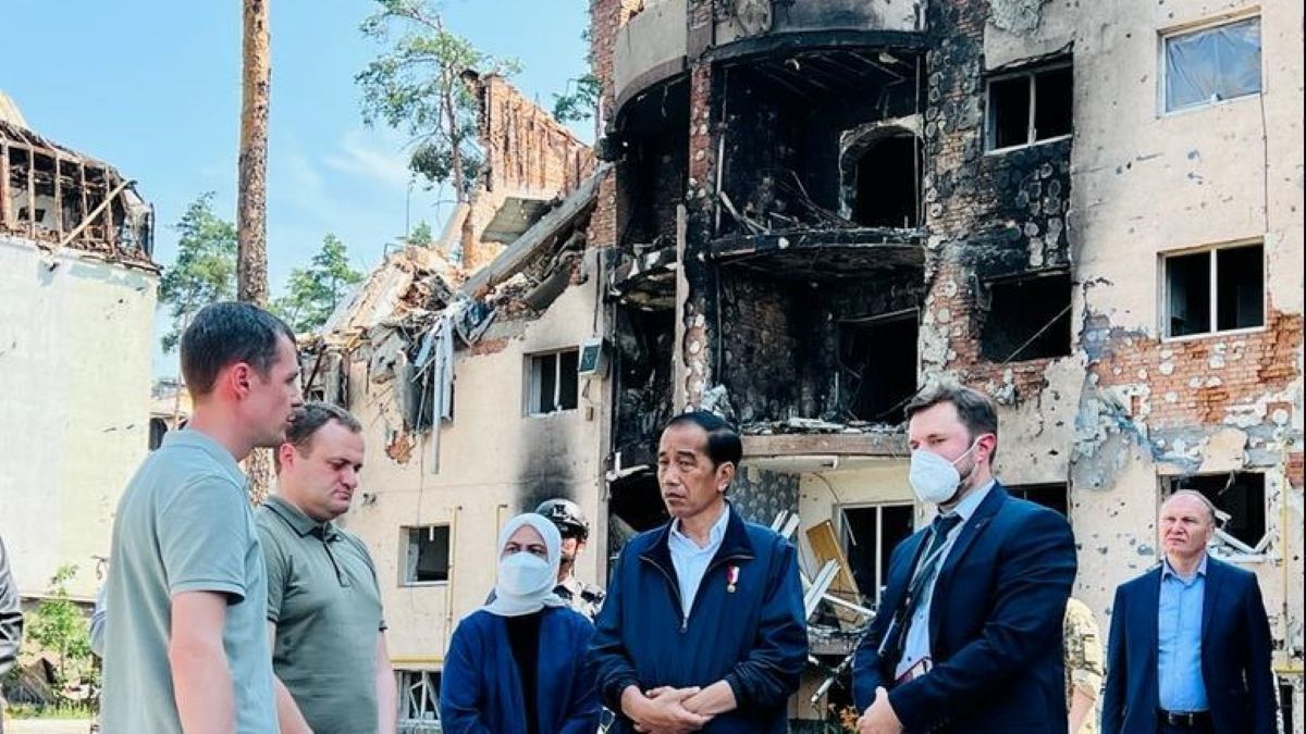 Президент Индонезии приехал в Ирпень, чтобы увидеть последствия российских атак - 24 Канал Президент Индонезии приехал в Ирпень, чтобы увидеть последствия российских атак - 24 Канал