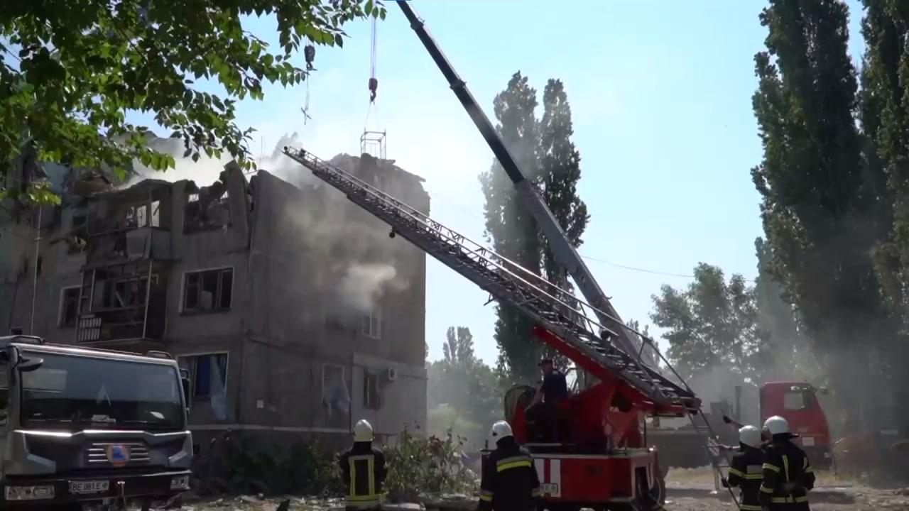 Ракетный удар по дому в Николаеве - видео с последствиями атаки Ракетный удар по дому в Николаеве - видео с последствиями атаки