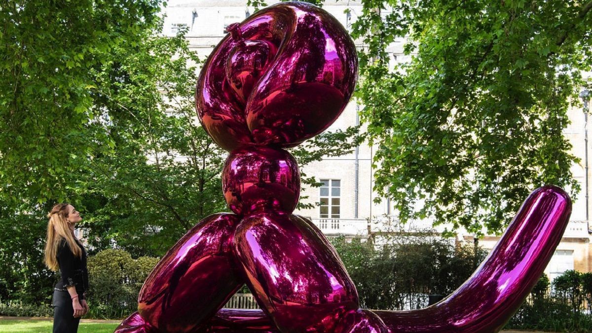 Деньги за проданную скульптуру Кунса Елена и Виктор Пинчук передадут на гуманитарную помощь Деньги за проданную скульптуру Кунса Елена и Виктор Пинчук передадут на гуманитарную помощь