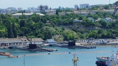 Російські окупанти вивели в Чорне море 5 підводних човнів