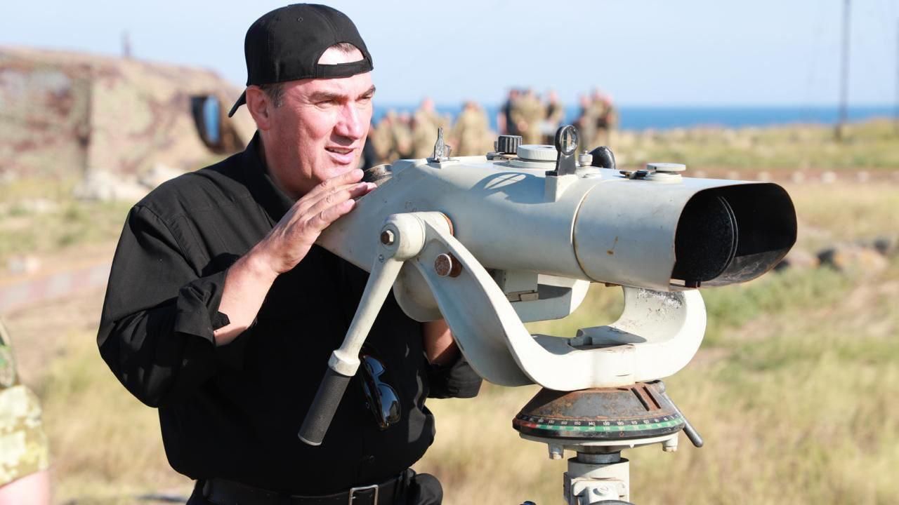 Де там наш Севастополь, – Данілов промовисто відреагував на звільнення Зміїного Де там наш Севастополь, – Данілов промовисто відреагував на звільнення Зміїного