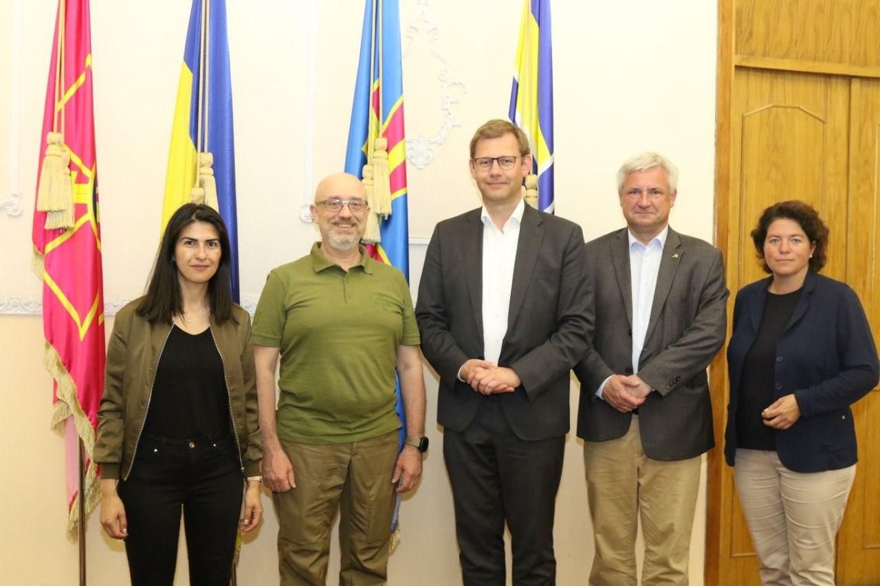 Резніков обговорив підтримку ЗСУ з депутатами Бундестагу Резніков обговорив підтримку ЗСУ з депутатами Бундестагу