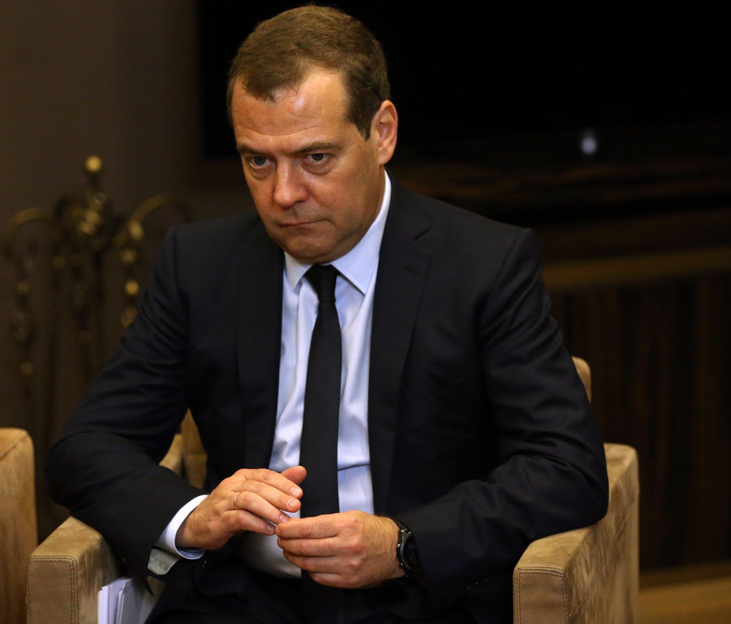 Медведєв заявив, що санкції можуть стати приводом для війни