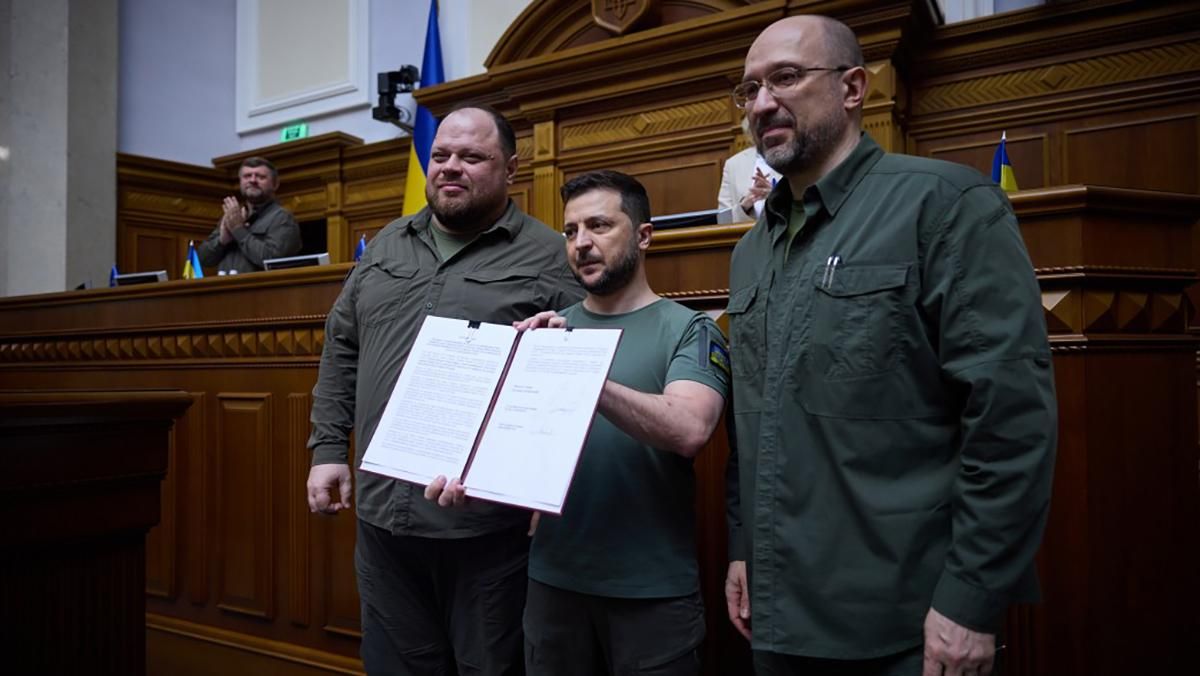 Зеленський, Шмигаль і Стефанчук підписали спільну заяву про єдність всіх гілок влади