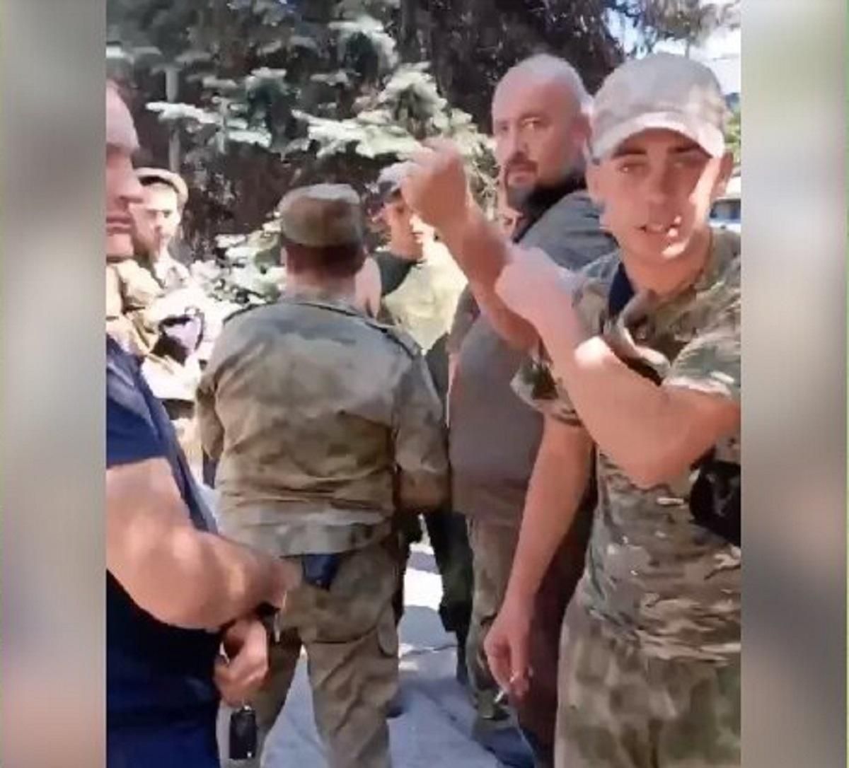 Оккупант чуть не застрелил ребенка в Донецке Оккупант чуть не застрелил ребенка в Донецке