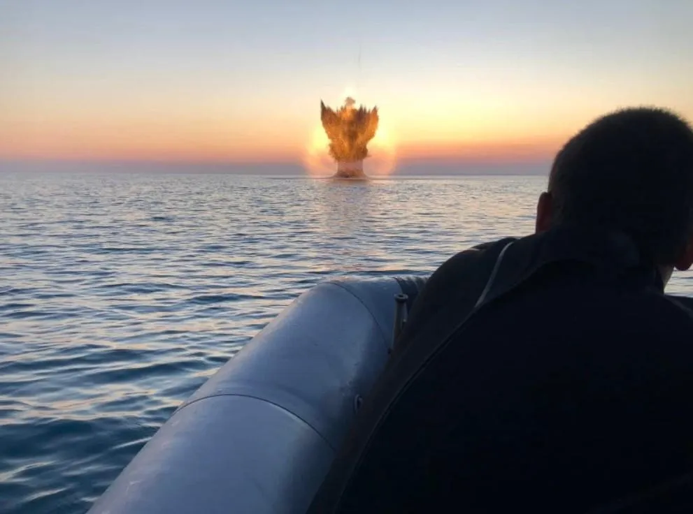 Ликвидация мины в Черном море Ликвидация мины в Черном море
