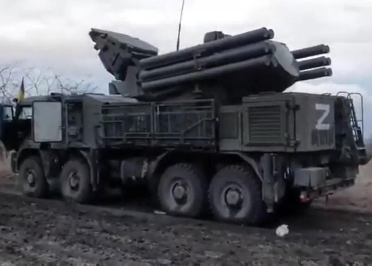 Российский "Панцирь-С1", ставший трофейным Российский "Панцирь-С1", ставший трофейным