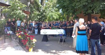 На Полтавщині попрощалися із двома жінками, які загинули від ракетного удару по ТЦ "Амстор"