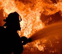 У Павлограді спалахнула масштабна пожежа на підприємстві: причини з'ясовують