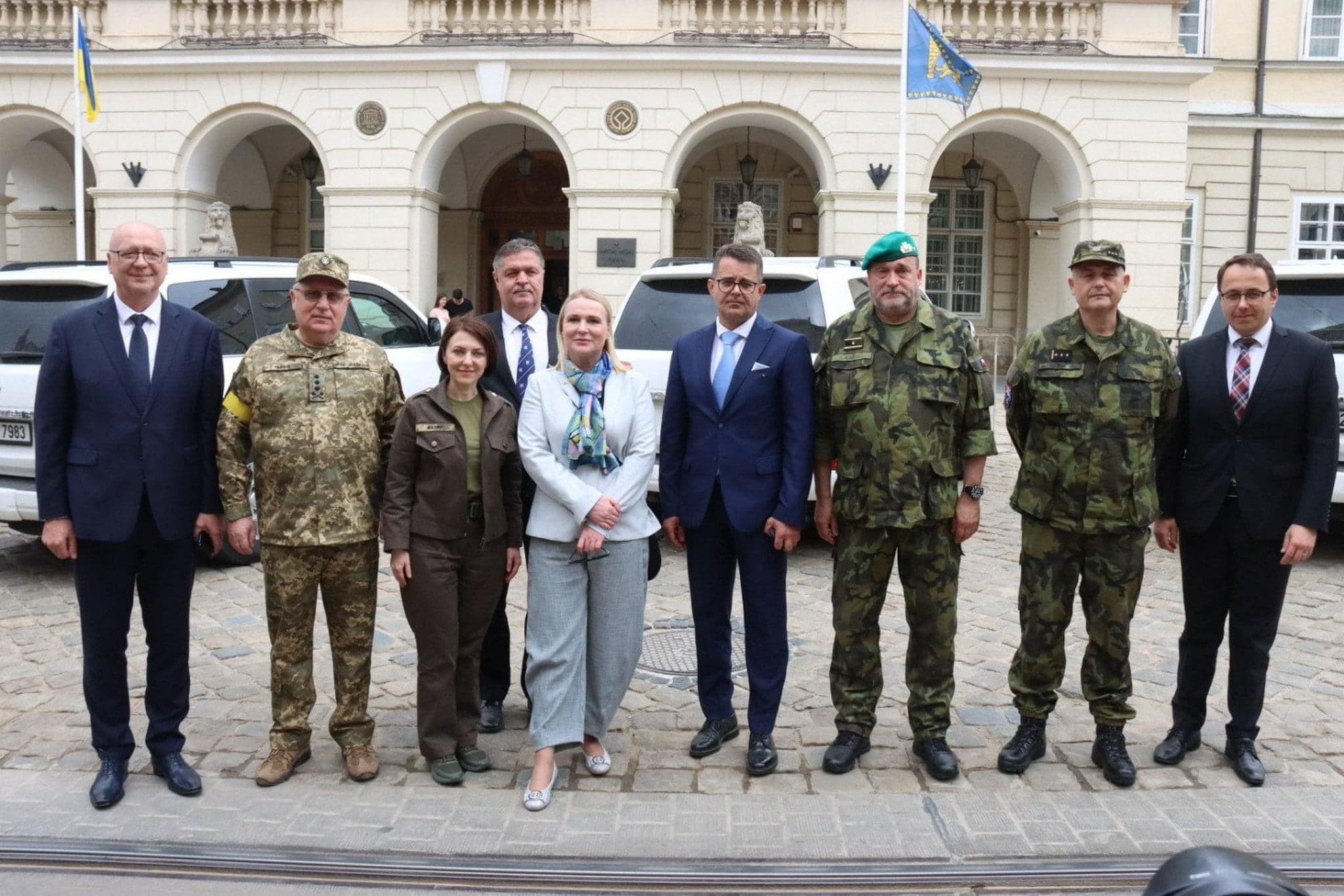 Глава Міноборони Чехії приїхала до України