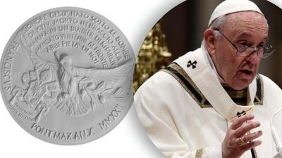 Монетный двор Ватикана выпустил памятную серебряную медаль, посвященную Украине