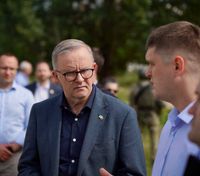 Премьер Австралии прибыл в Украину с визитом: посетил Бучу и Ирпень